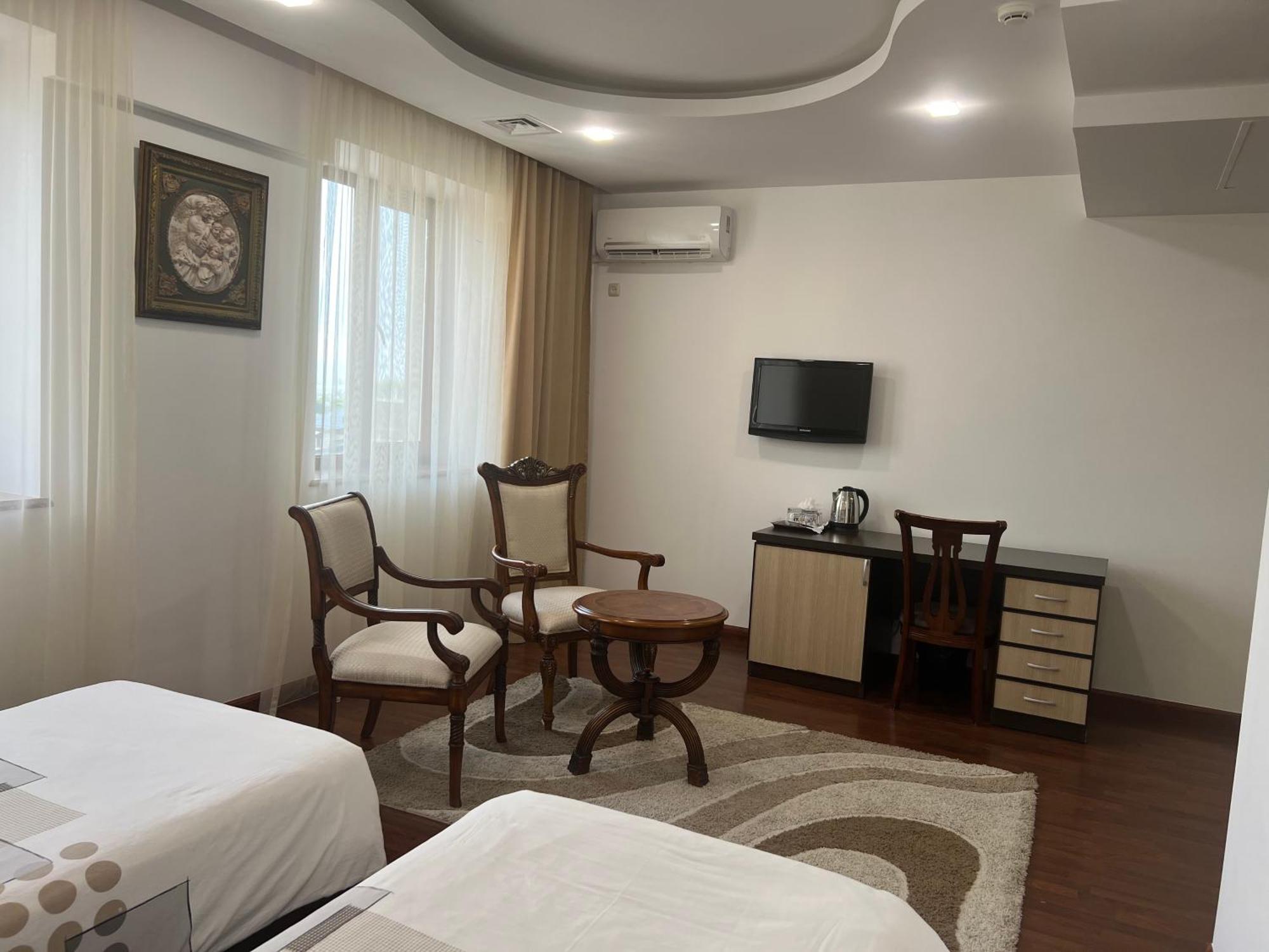 Vanatur Hotel ギュムリ エクステリア 写真