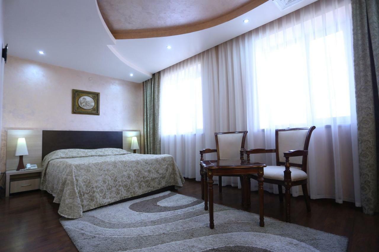 Vanatur Hotel ギュムリ エクステリア 写真