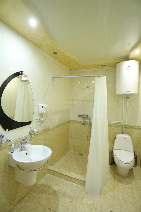 Vanatur Hotel ギュムリ エクステリア 写真